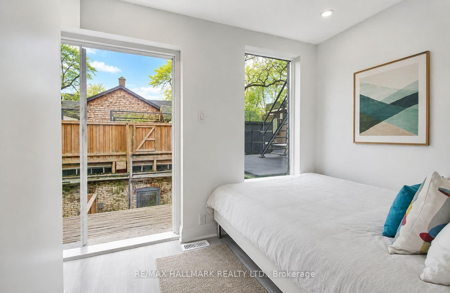 415 Dundas Street E, Unit 2 thumbnail 5