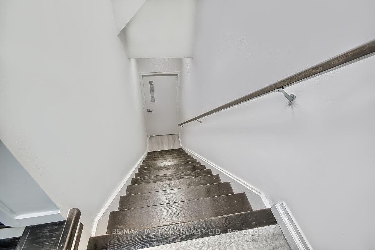 415 Dundas Street E, Unit 2 thumbnail 8