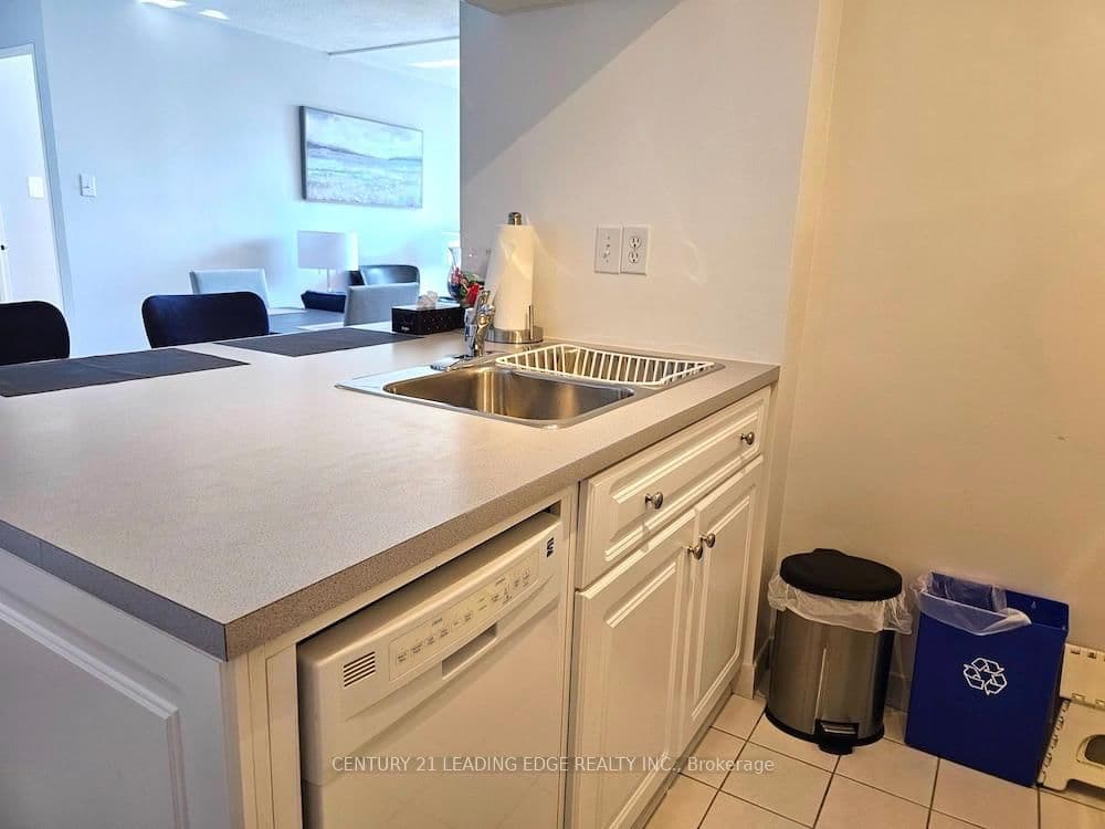 80 St Patrick Street, Unit 913 thumbnail 8