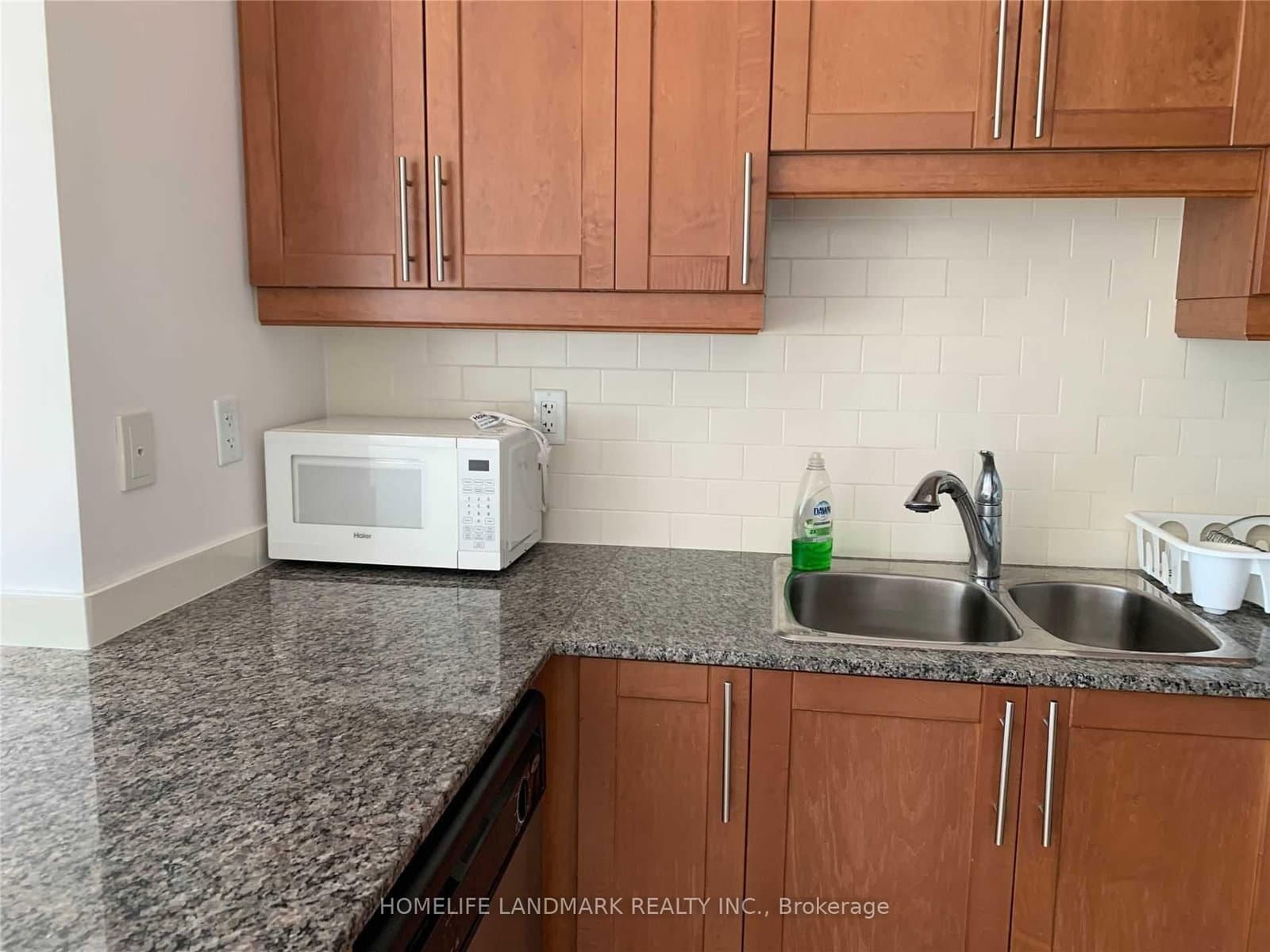18 Holmes Avenue, Unit 702 thumbnail 4