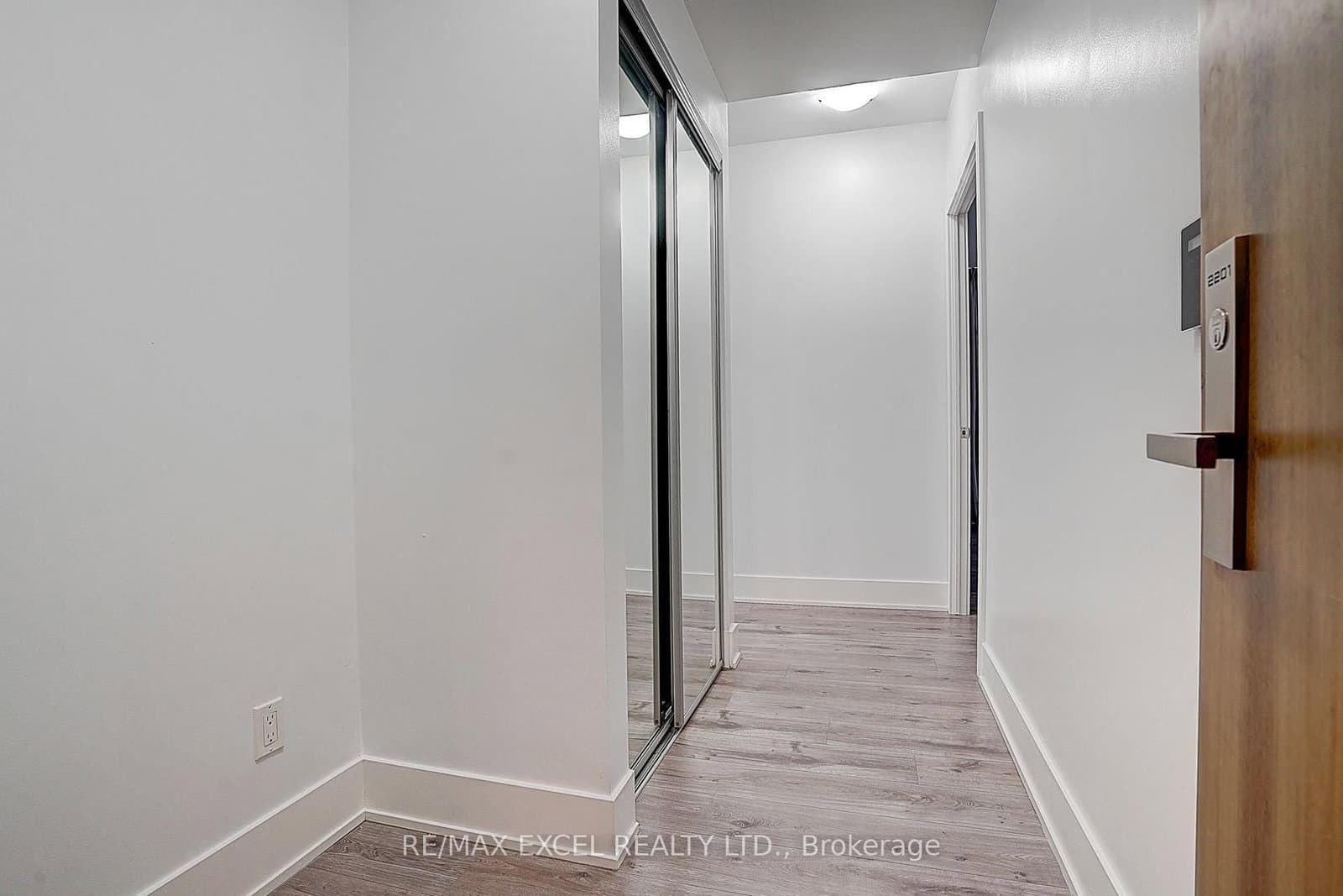 200 Bloor Street W, Unit 2201 thumbnail 13