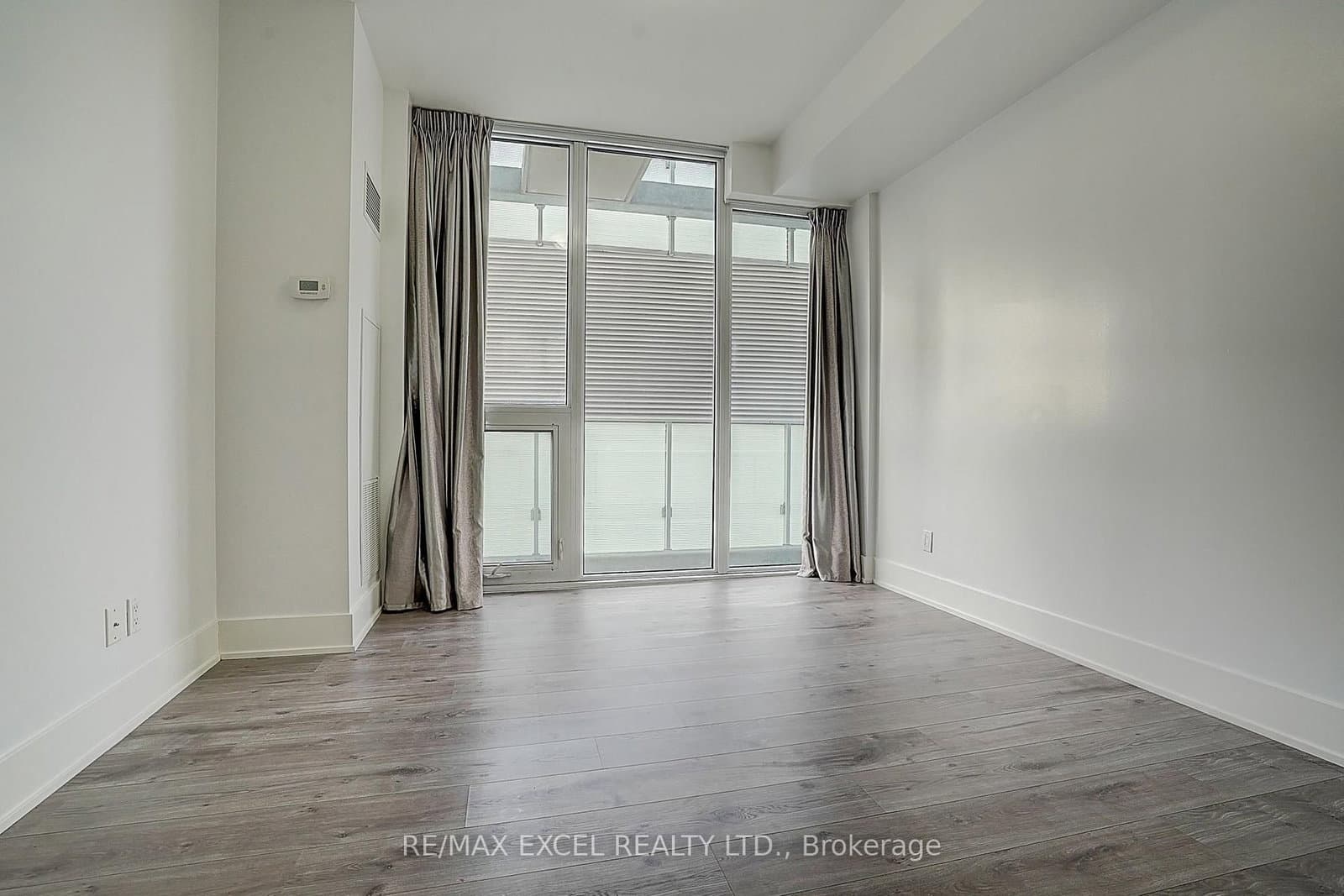 200 Bloor Street W, Unit 2201 thumbnail 23