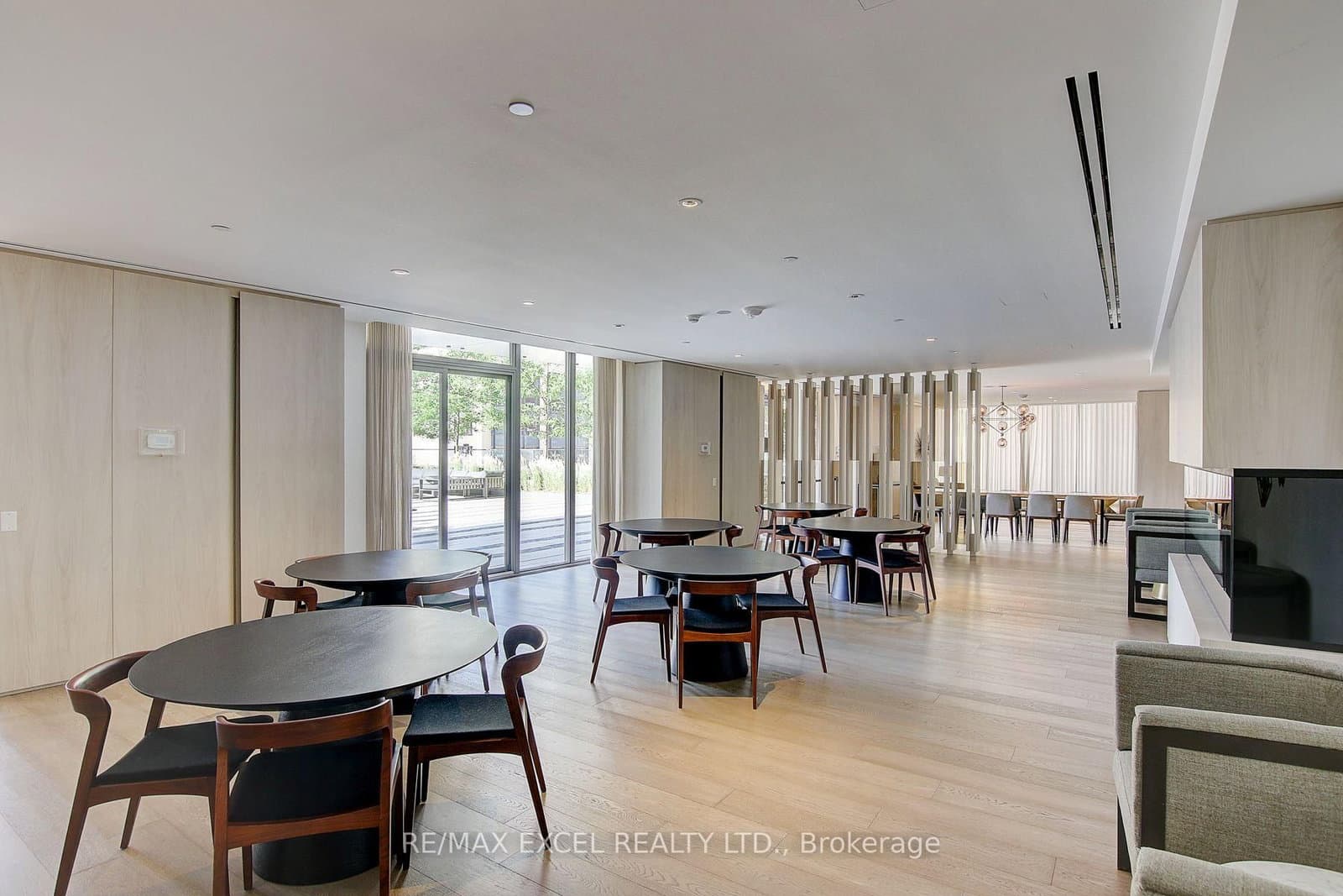 200 Bloor Street W, Unit 2201 thumbnail 30