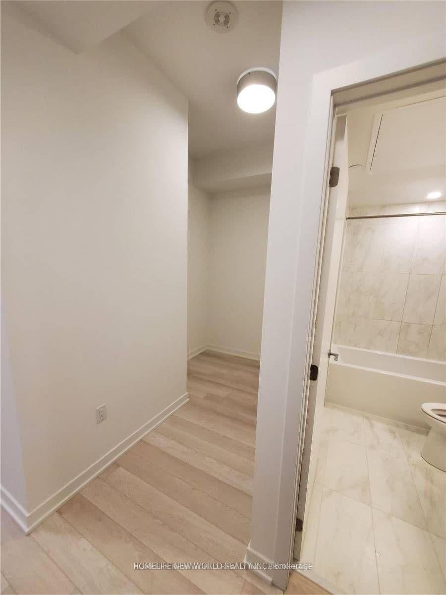 357 King Street W, Unit 3605 thumbnail 6