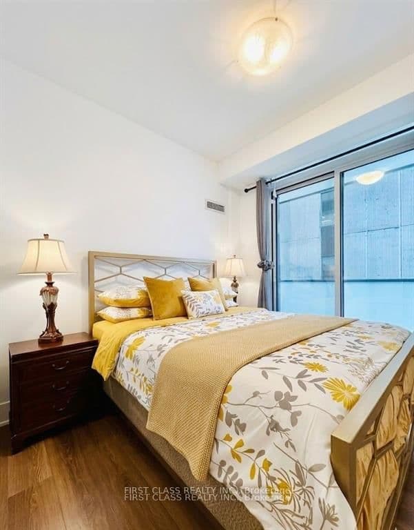 200 Bloor Street W, Unit 1405 thumbnail 3
