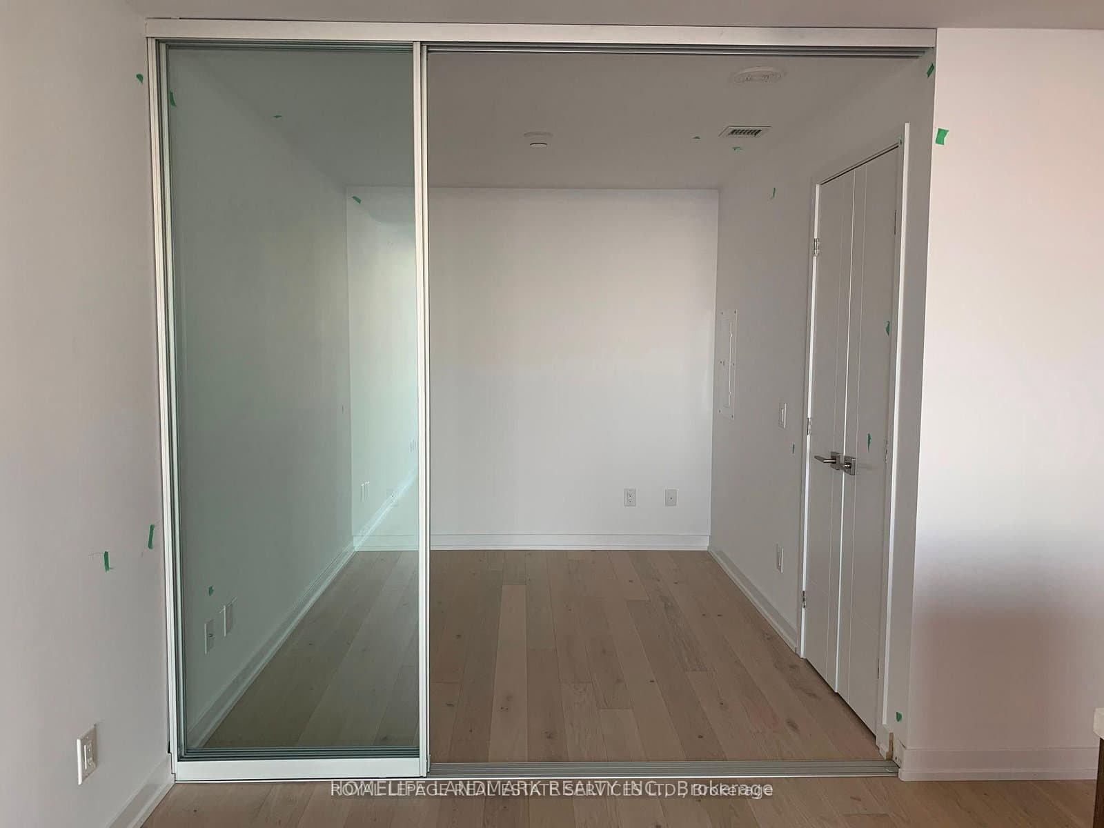 488 University Avenue, Unit 2703 thumbnail 11