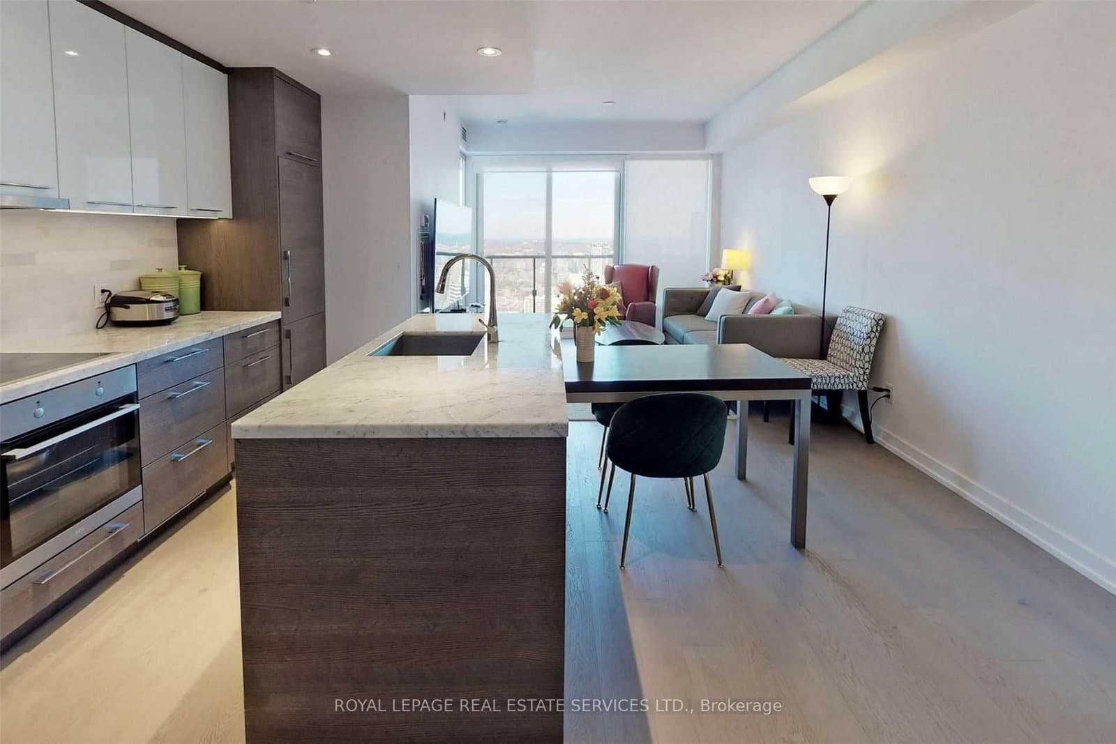 488 University Avenue, Unit 2703 thumbnail 19