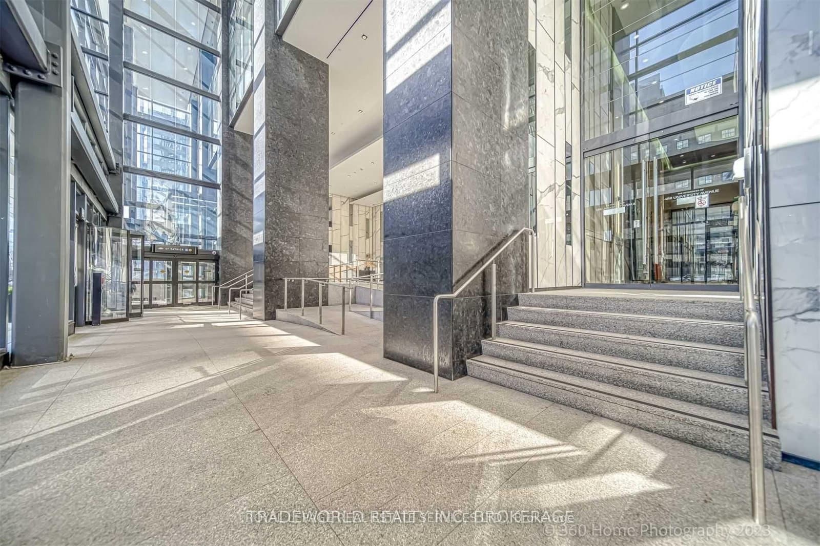 488 University Avenue, Unit 2703 thumbnail 2