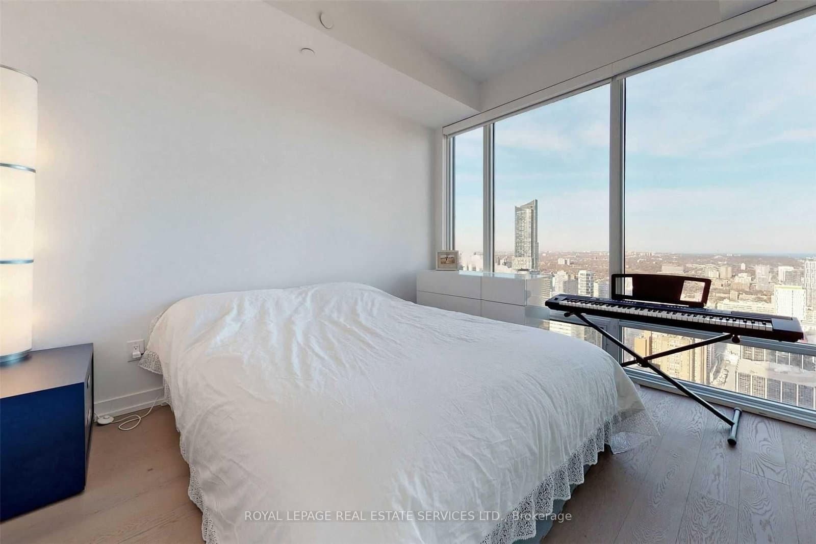 488 University Avenue, Unit 2703 thumbnail 25