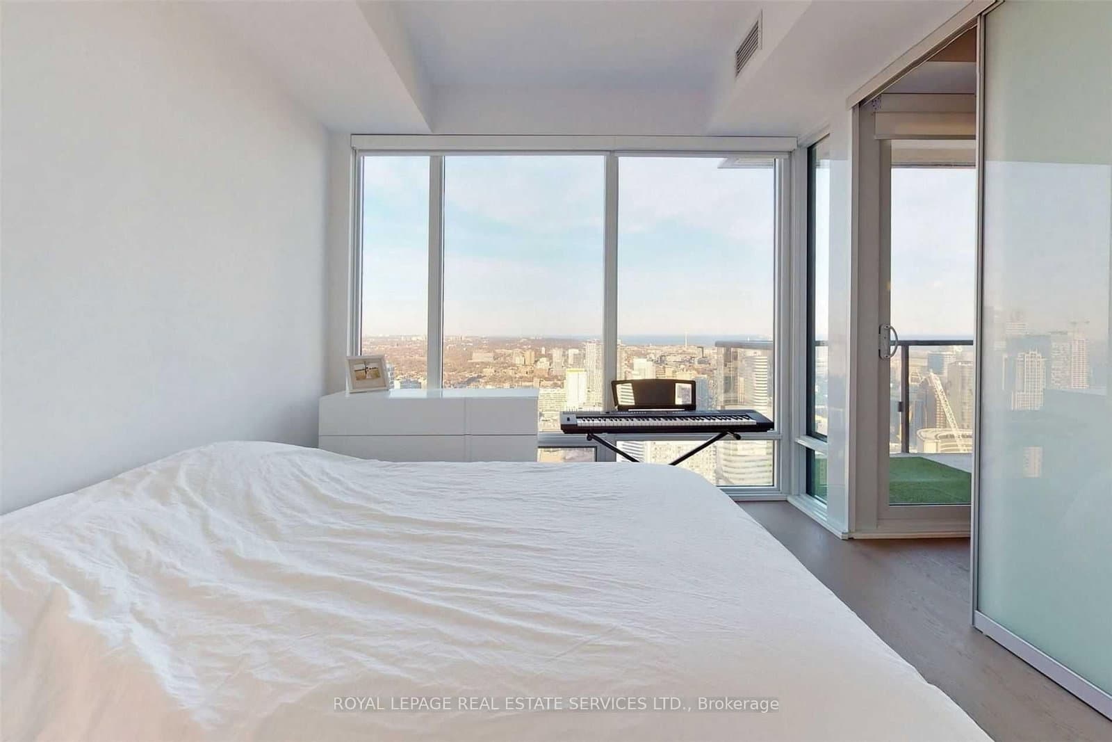 488 University Avenue, Unit 2703 thumbnail 27