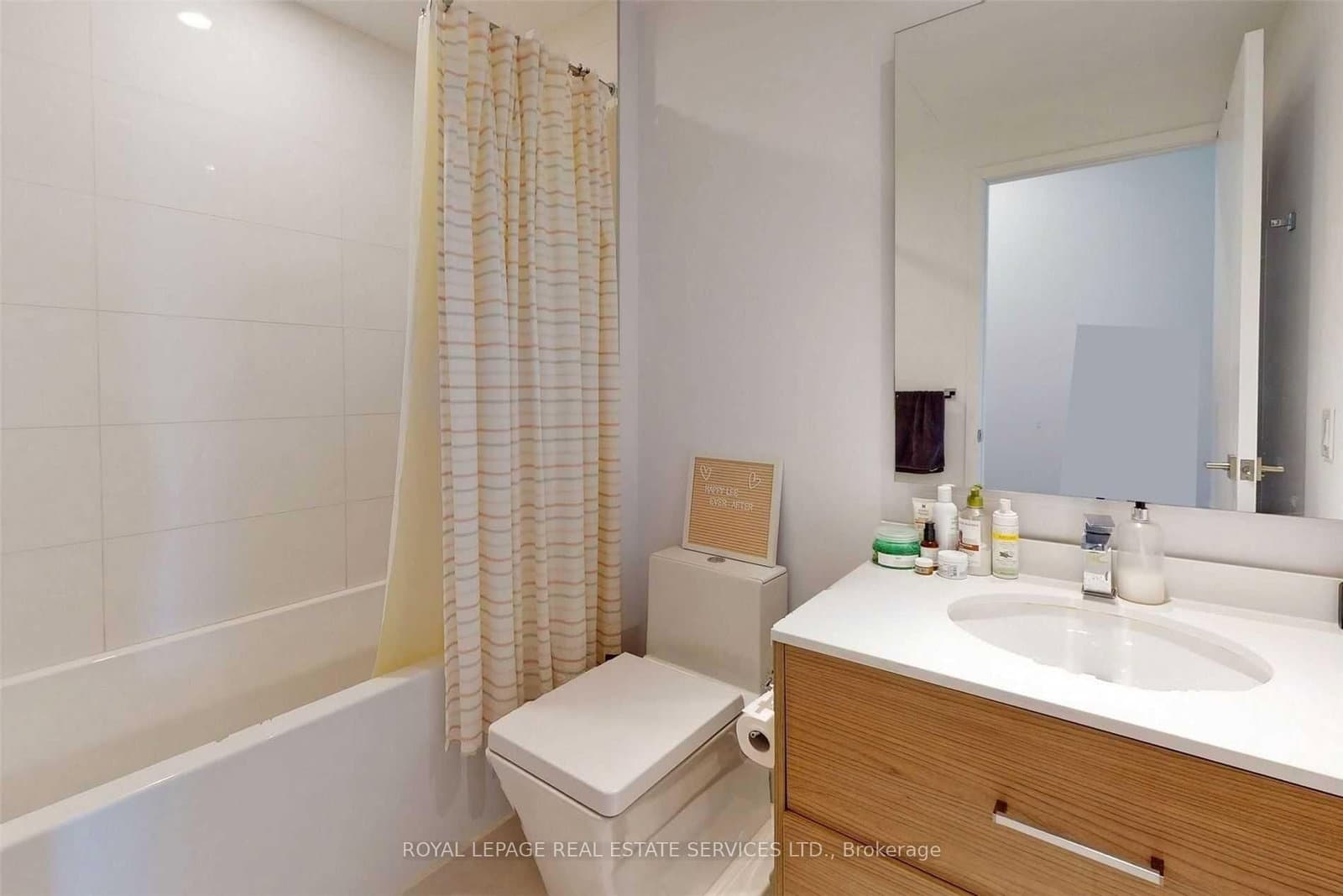 488 University Avenue, Unit 2703 thumbnail 28