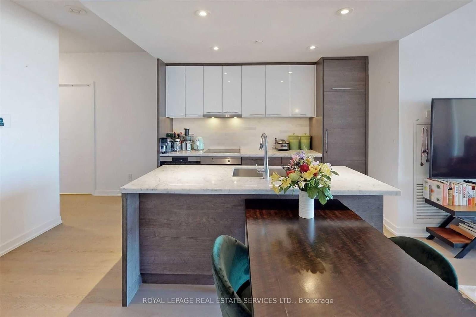 488 University Avenue, Unit 2703 thumbnail 29