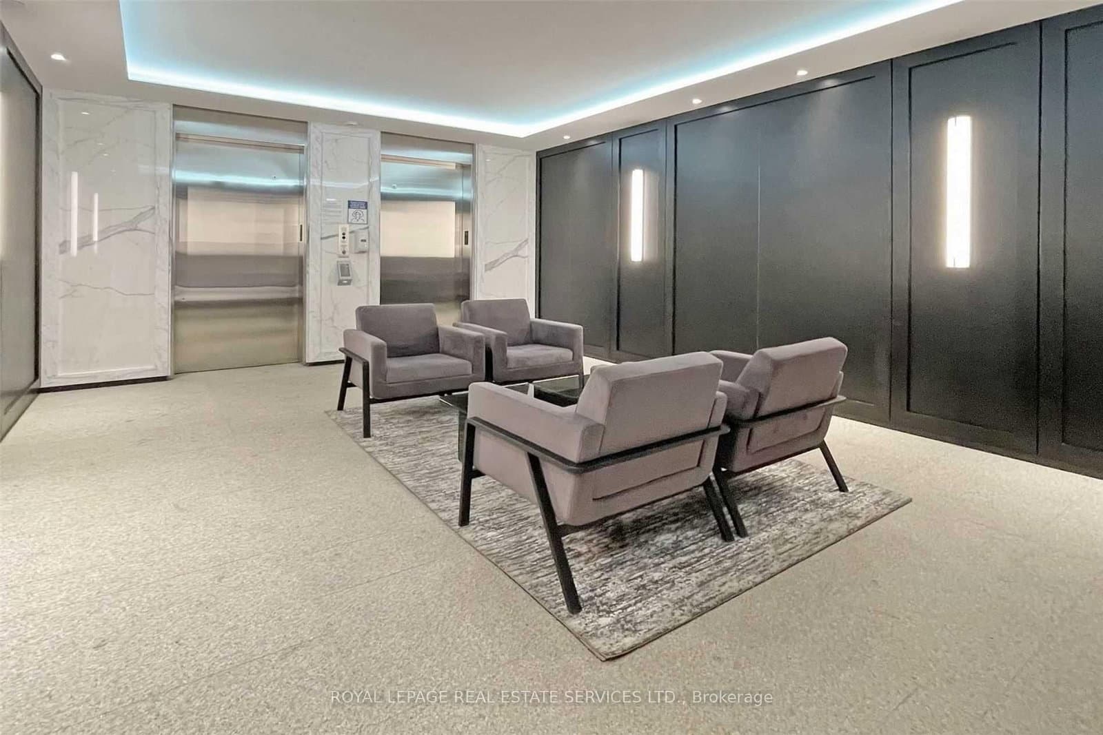 488 University Avenue, Unit 2703 thumbnail 3