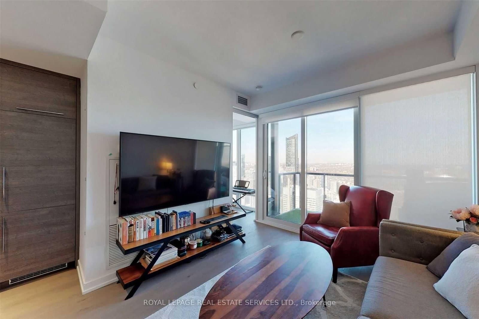 488 University Avenue, Unit 2703 thumbnail 33