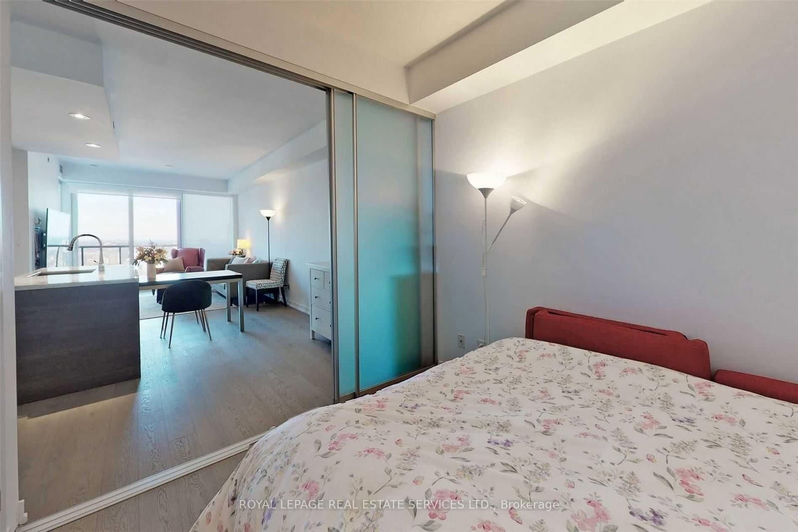 488 University Avenue, Unit 2703 thumbnail 34