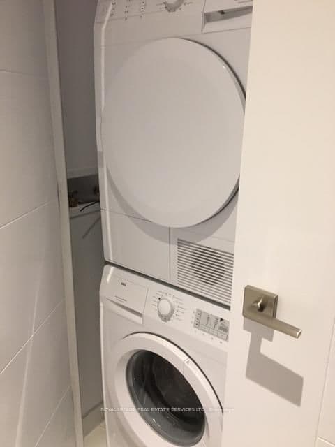 488 University Avenue, Unit 2703 thumbnail 35