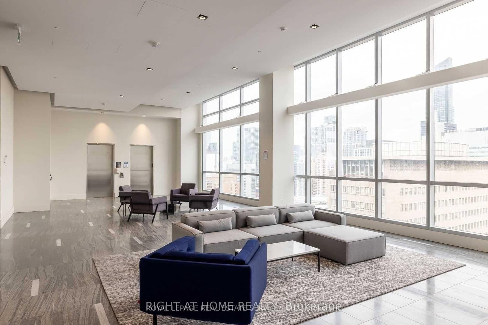 488 University Avenue, Unit 2703 thumbnail 4