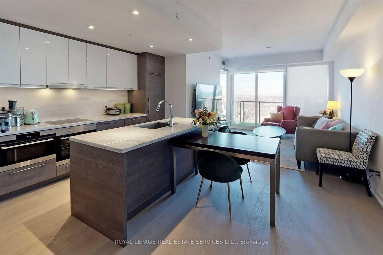 488 University Avenue, Unit 2703 thumbnail 5