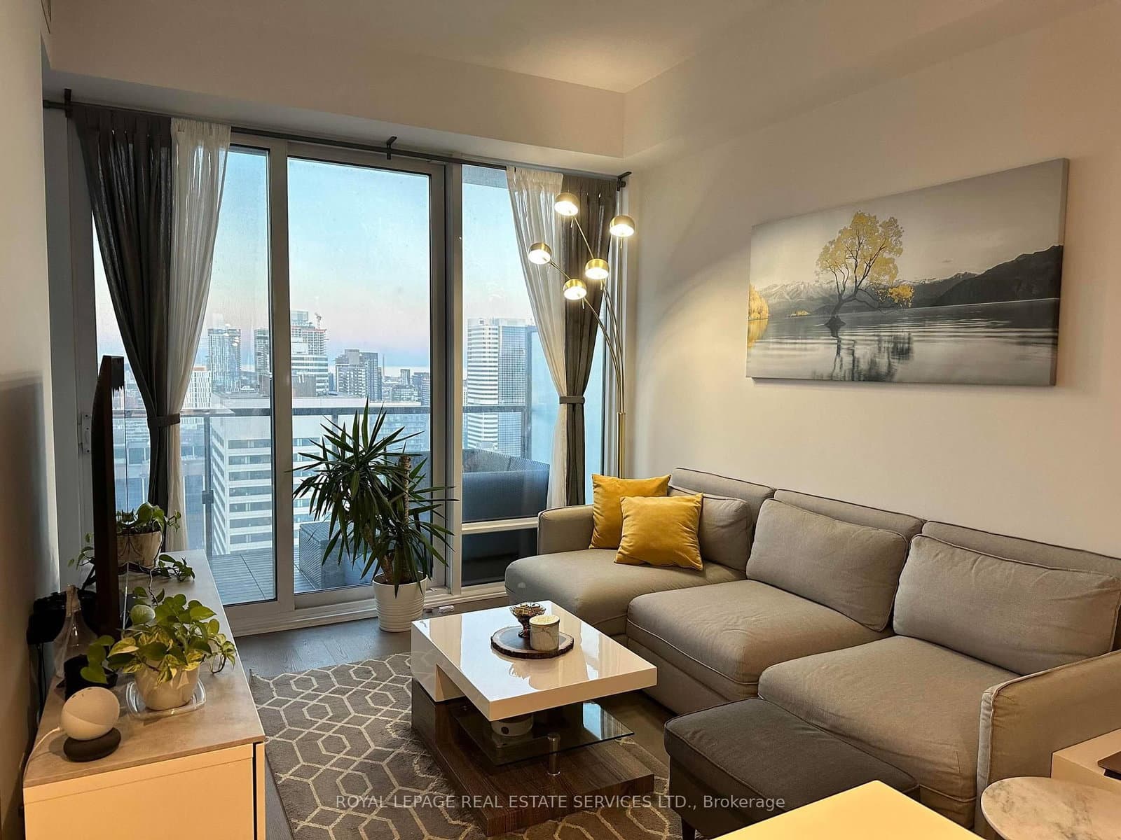 488 University Avenue, Unit 2703 thumbnail 8