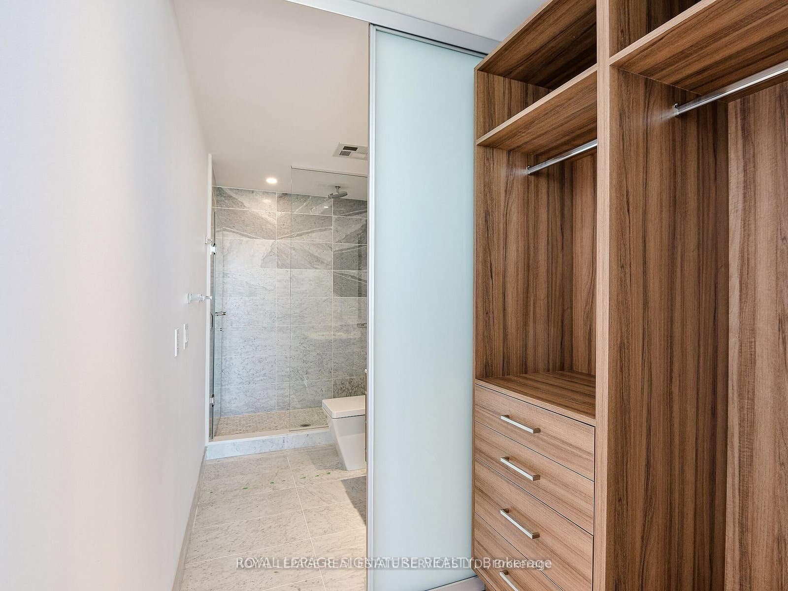 488 University Avenue, Unit 2703 thumbnail 9