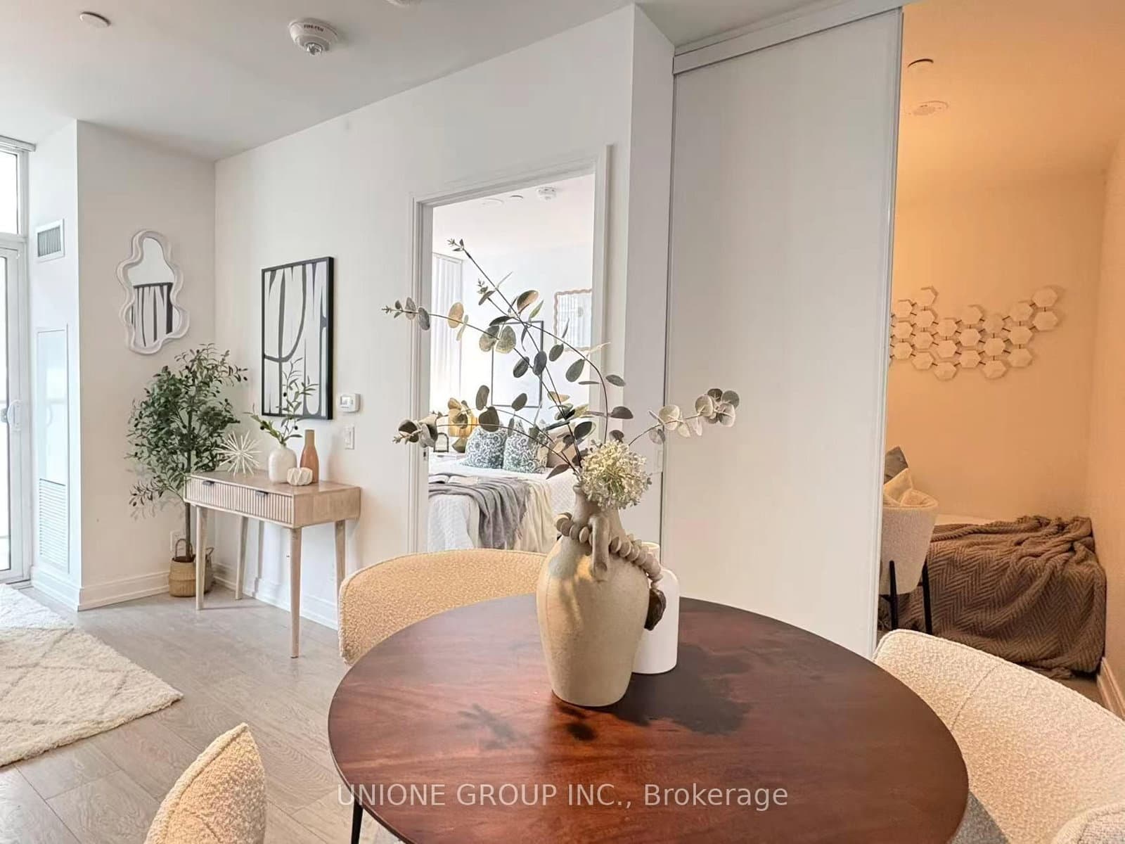 181 Dundas Street E, Unit 502 thumbnail 4