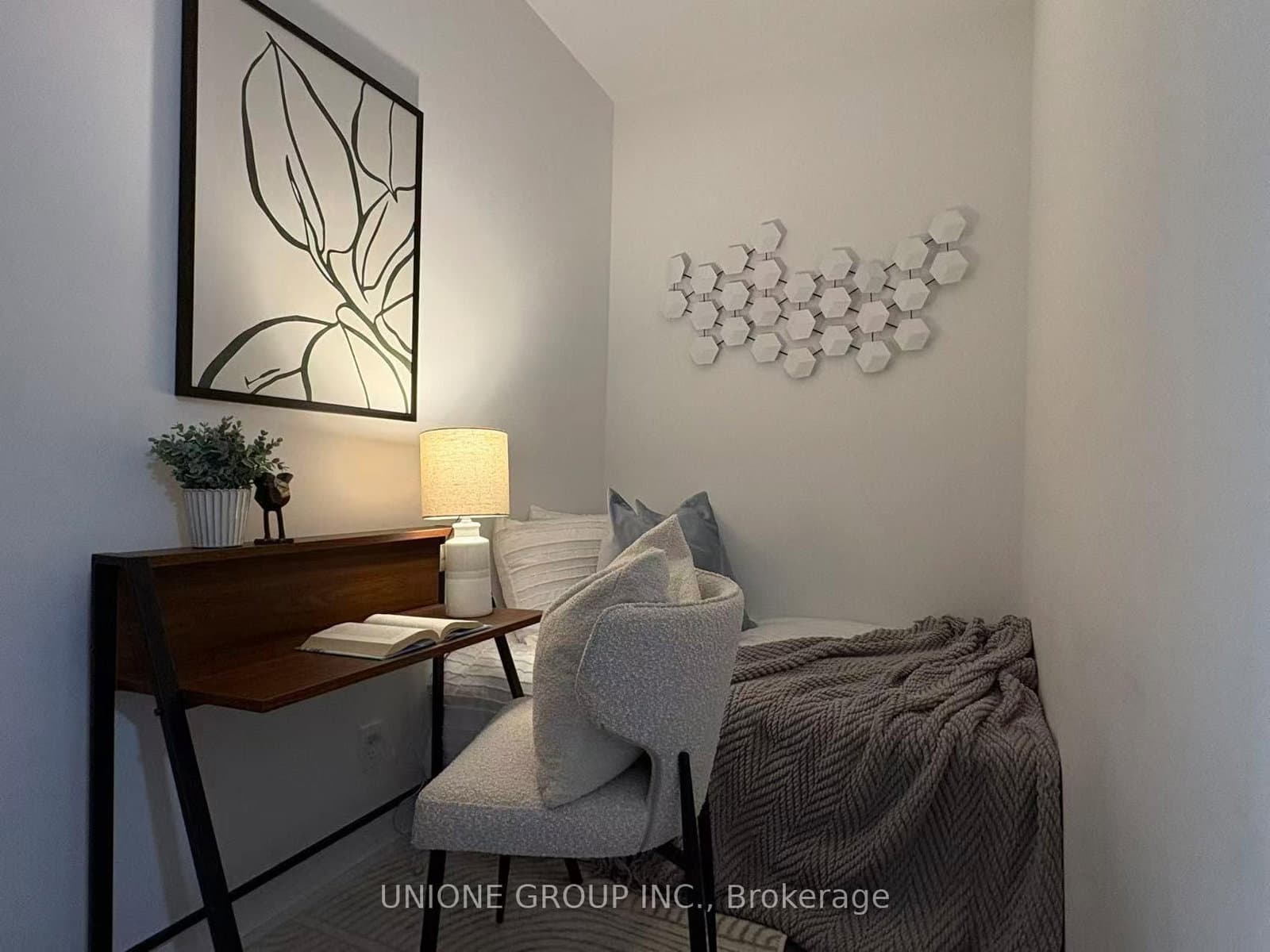 181 Dundas Street E, Unit 502 thumbnail 5
