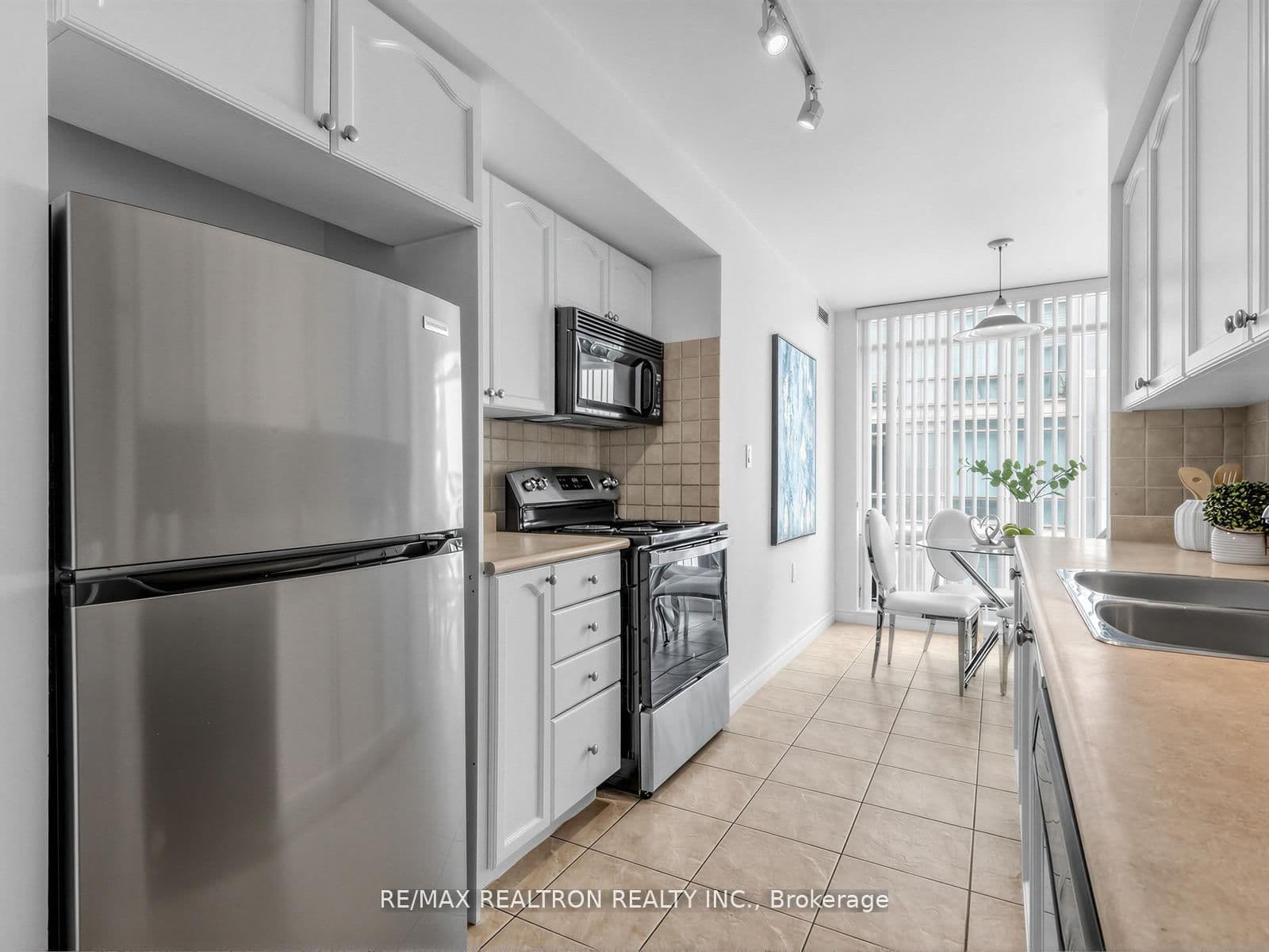 3830 Bathurst Street, Unit 512 thumbnail 5