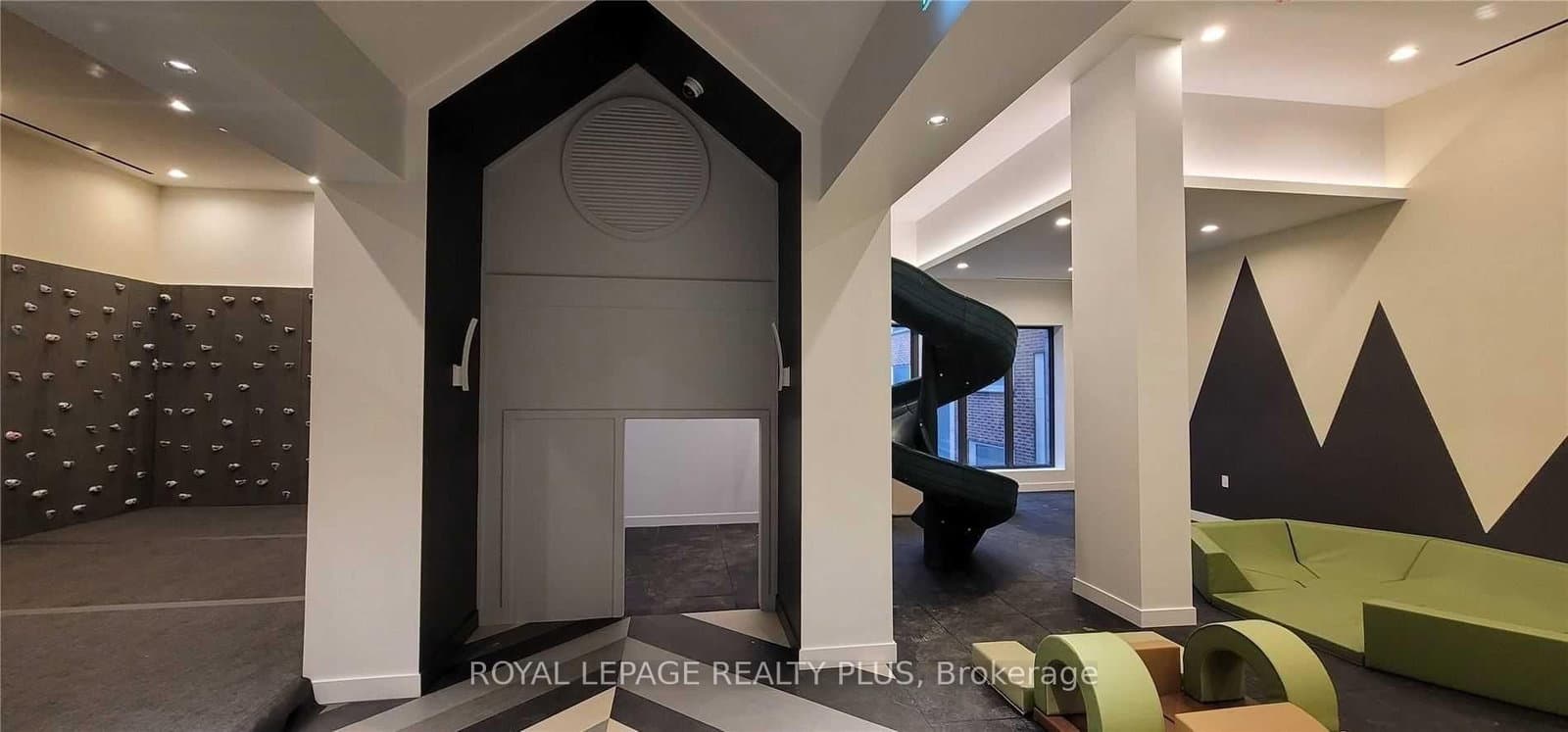 39 Roehampton Avenue E, Unit 1807 thumbnail 11