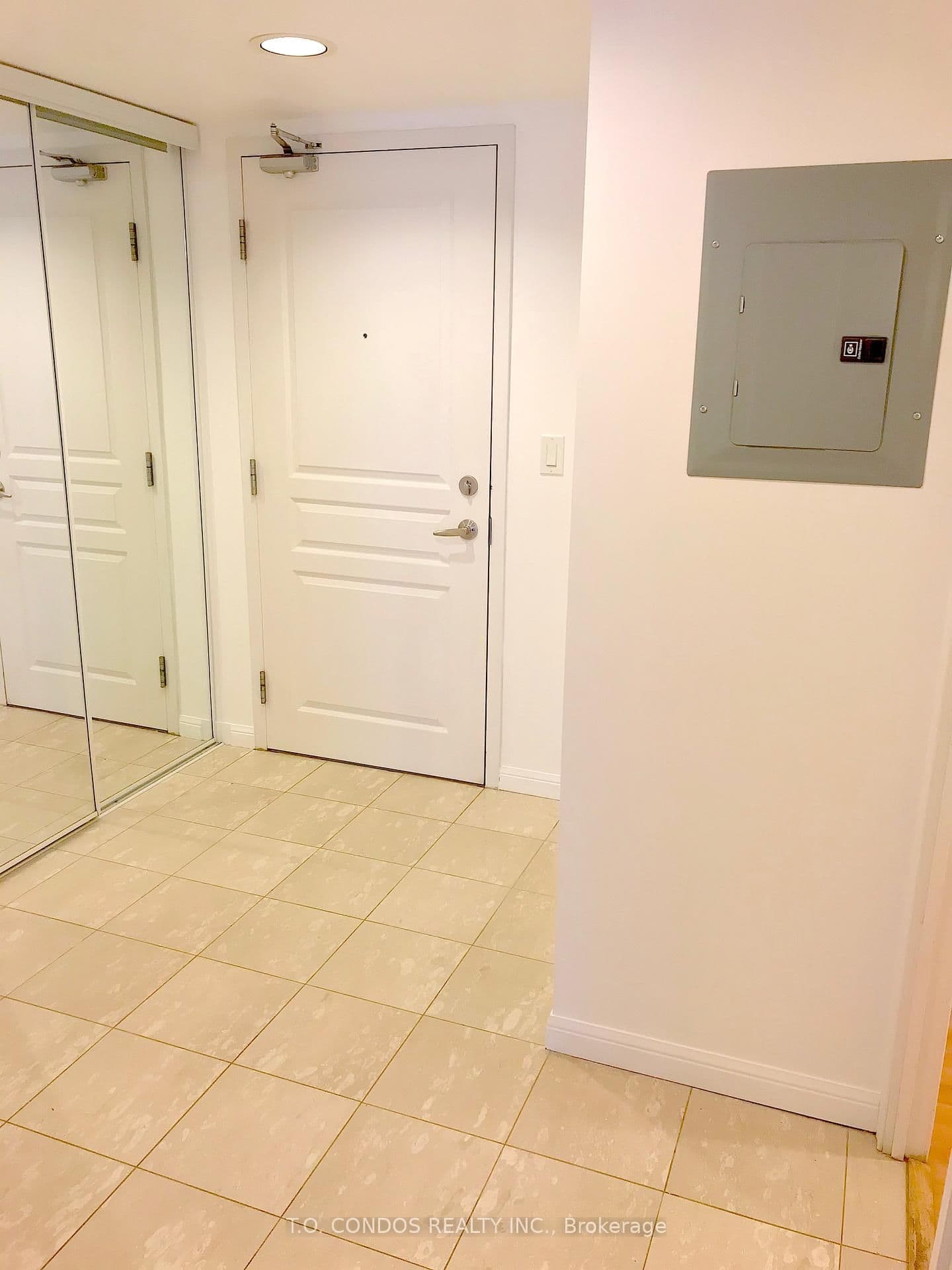 140 Simcoe Street, Unit 610 thumbnail 2