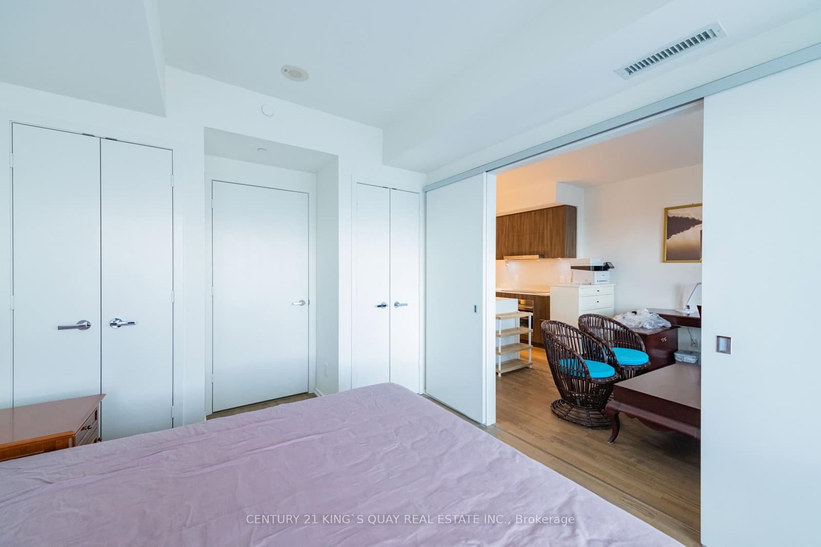 1 Bloor Street E, Unit 1708 thumbnail 16