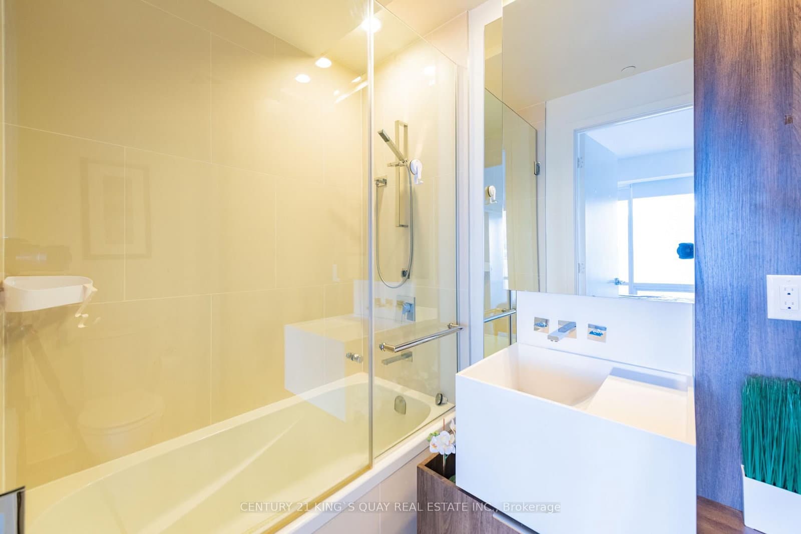 1 Bloor Street E, Unit 1708 thumbnail 17