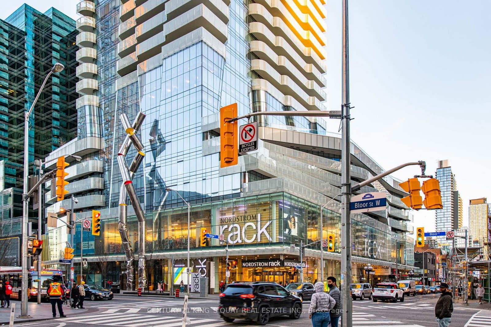 1 Bloor Street E, Unit 1708 thumbnail 4