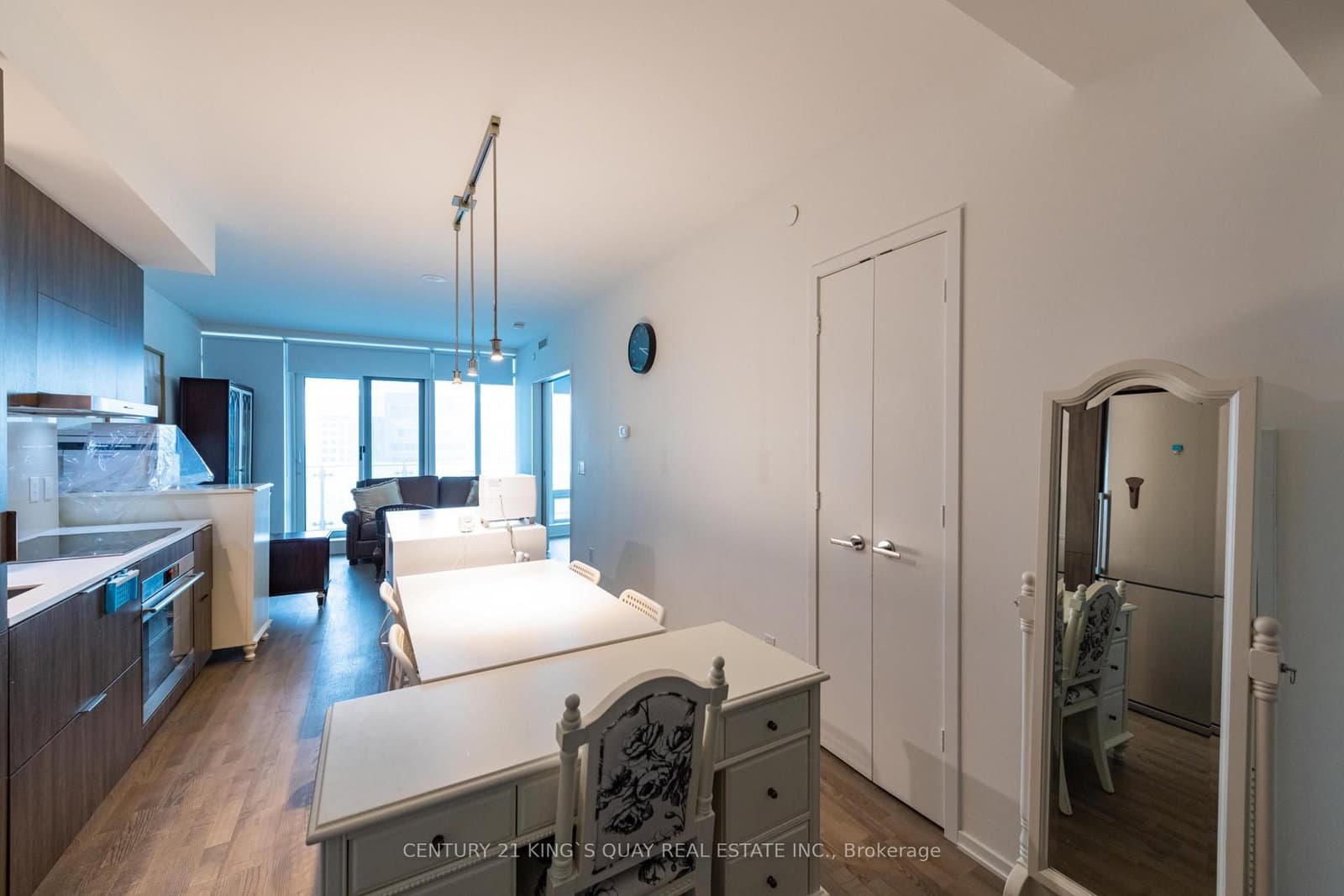 1 Bloor Street E, Unit 1708 thumbnail 5