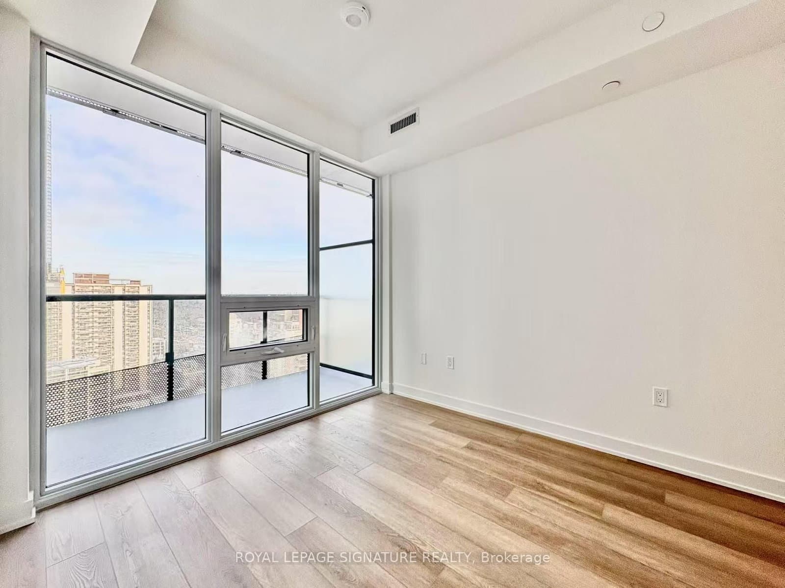 117 Broadway Avenue, Unit 2006 thumbnail 4