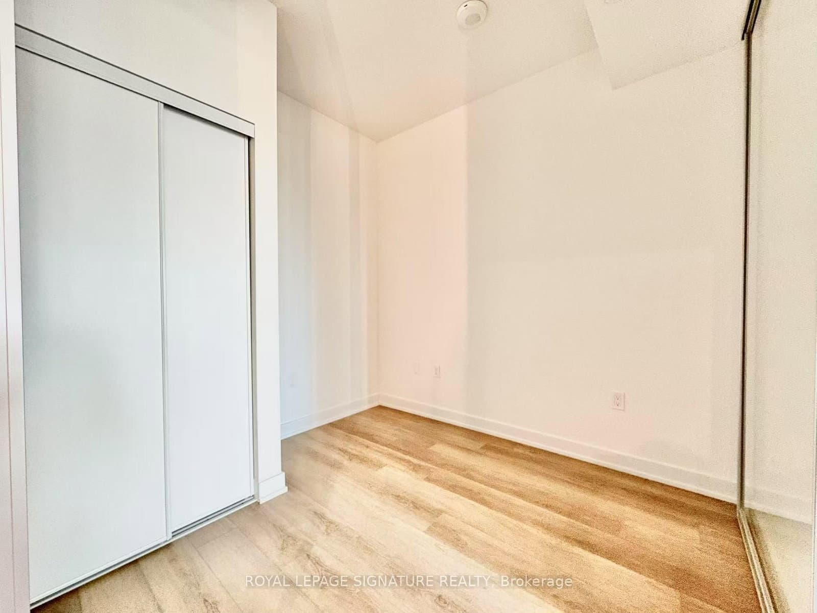 117 Broadway Avenue, Unit 2006 thumbnail 5