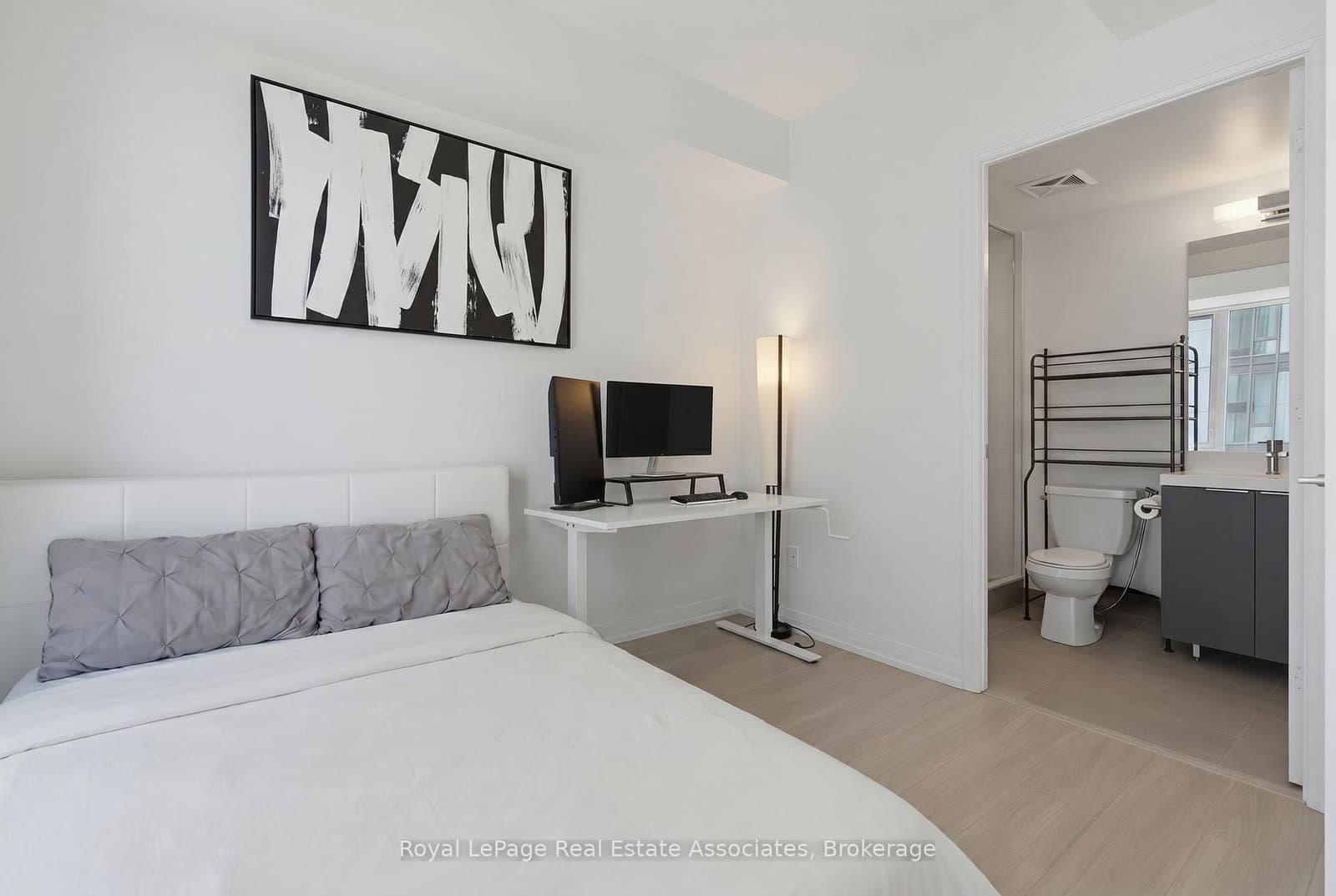 8 Widmer Street, Unit 2403 thumbnail 12