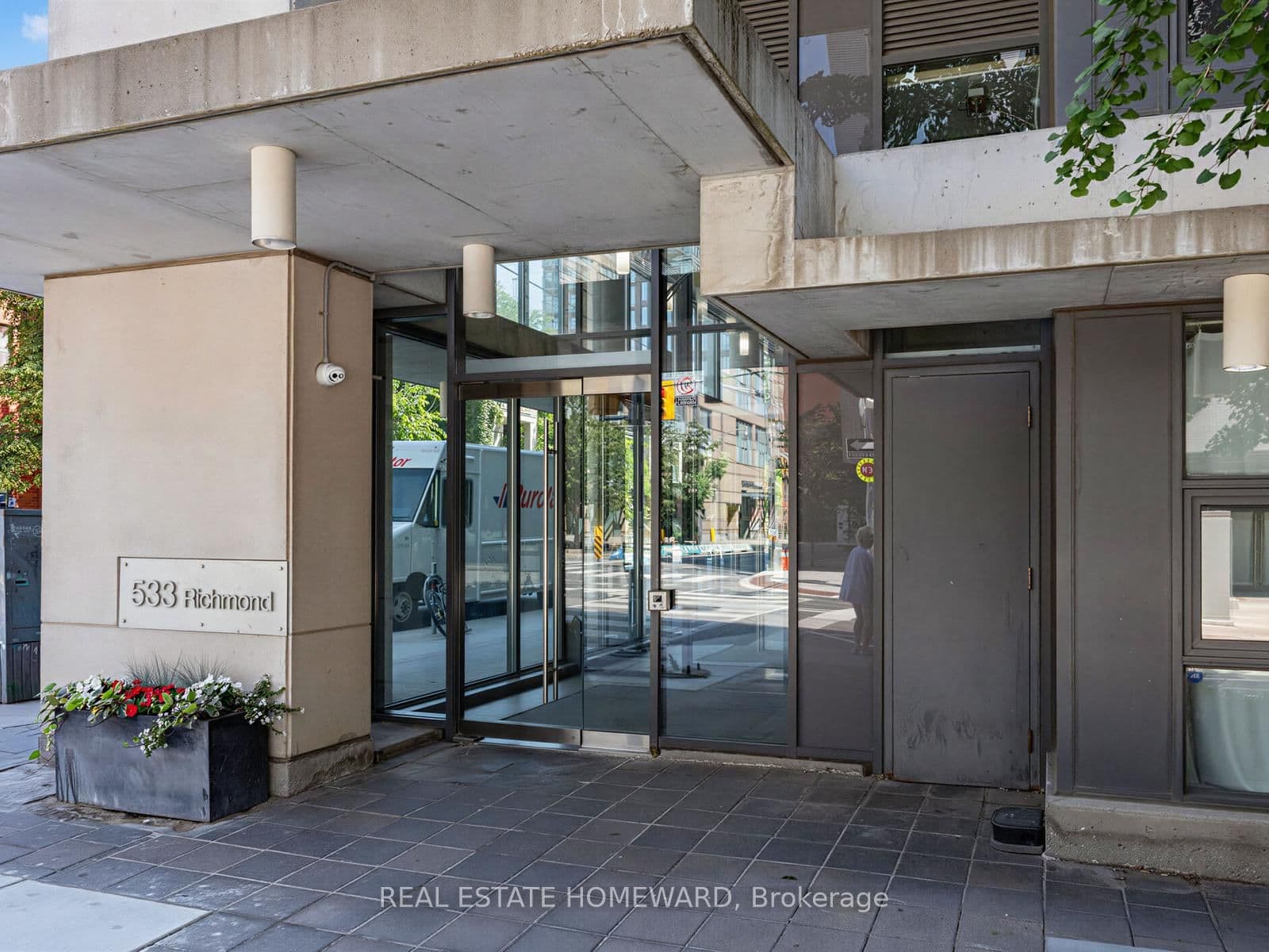 533 Richmond Street W, Unit 706 thumbnail 2