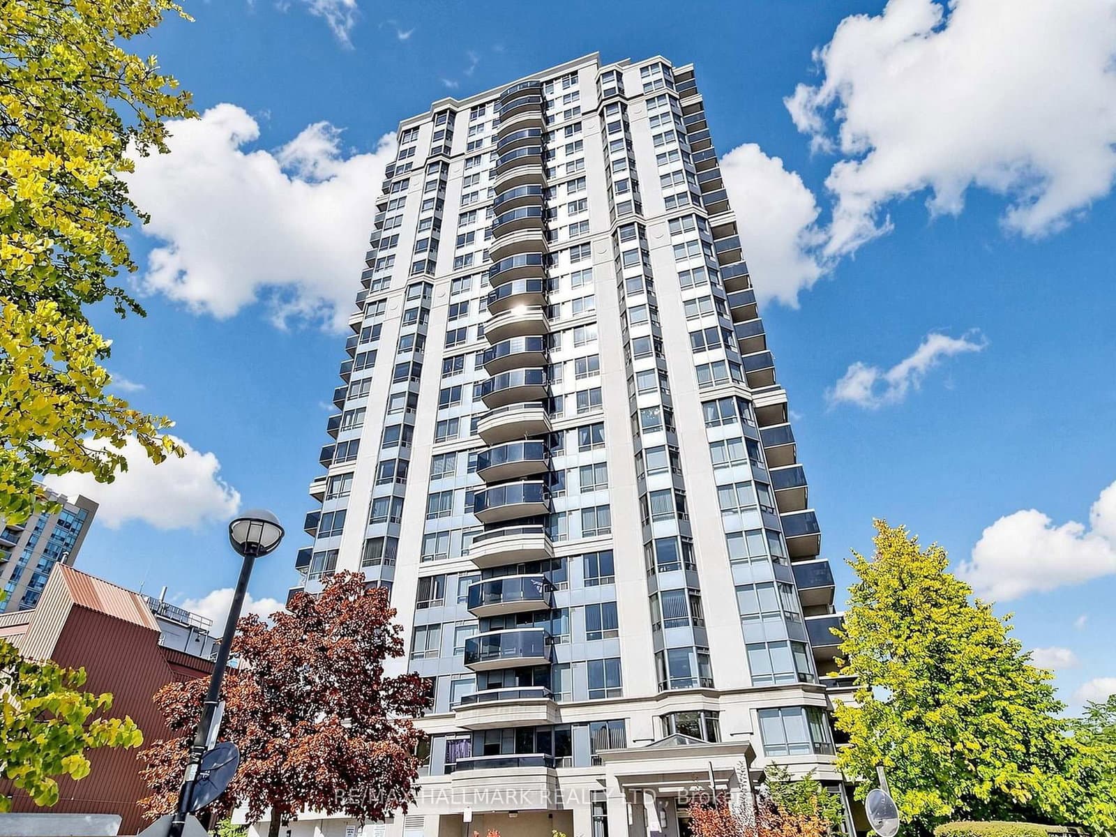 35 Finch Avenue E, Unit 1808 thumbnail 2