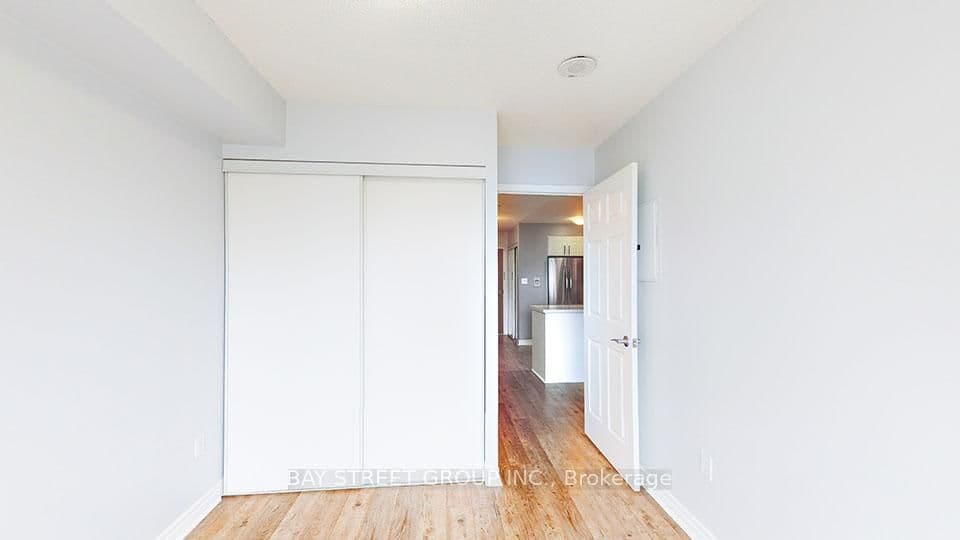 7 Lorraine Drive, Unit 1701 thumbnail 11