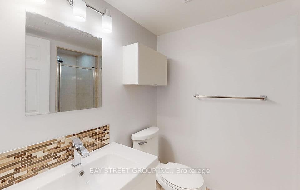 7 Lorraine Drive, Unit 1701 thumbnail 14