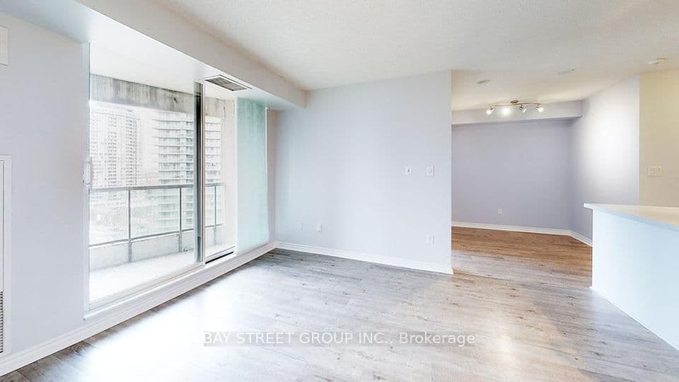 7 Lorraine Drive, Unit 1701 thumbnail 6