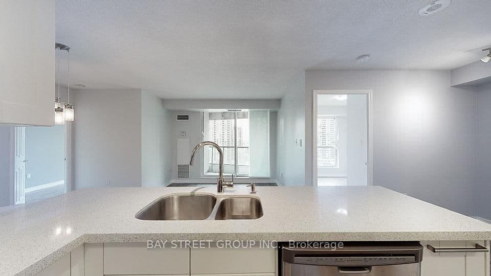 7 Lorraine Drive, Unit 1701 thumbnail 7
