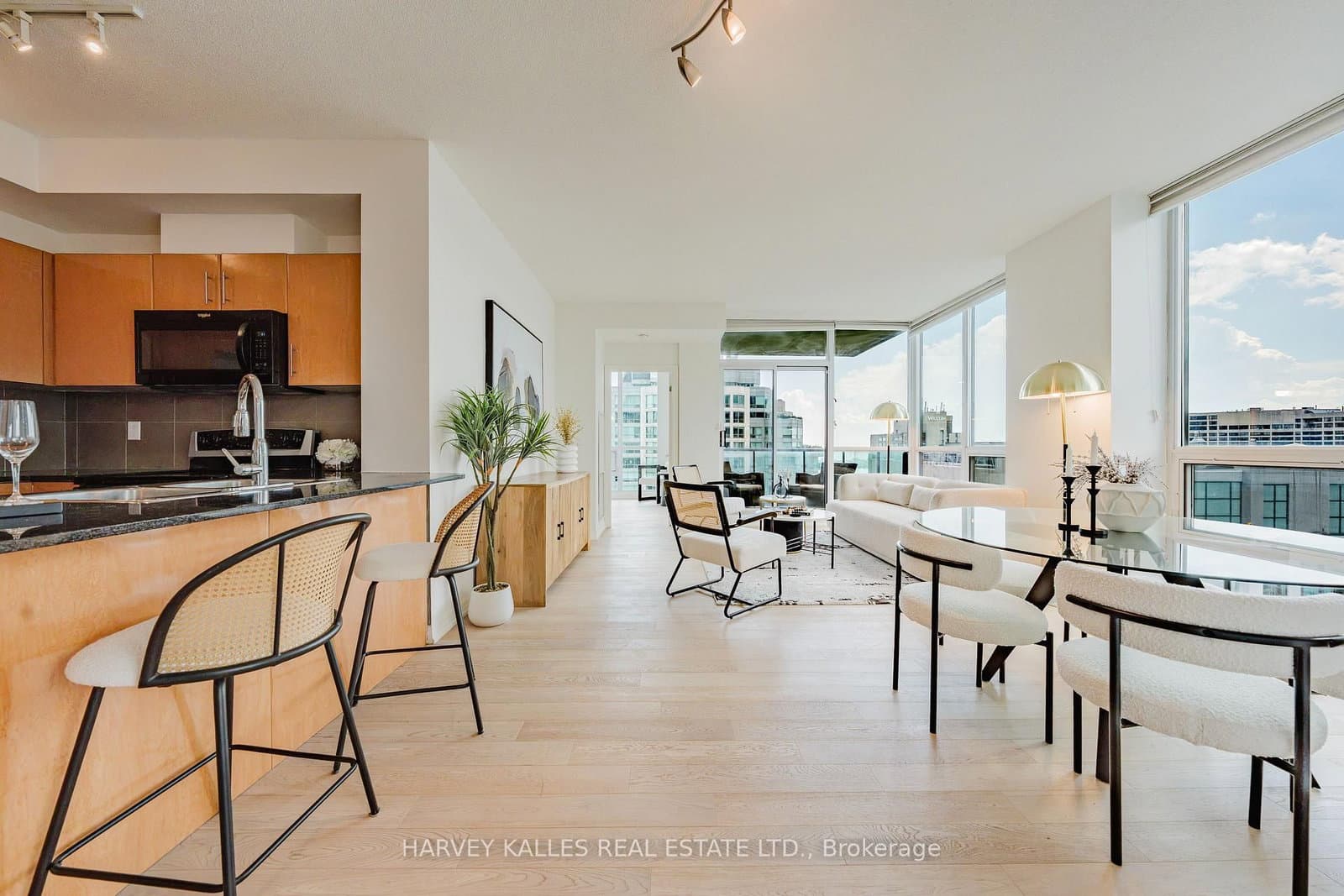 16 Yonge Street, Unit 3211 - Image 1