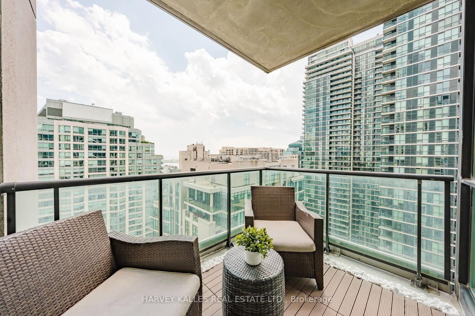 16 Yonge Street, Unit 3211 thumbnail 11