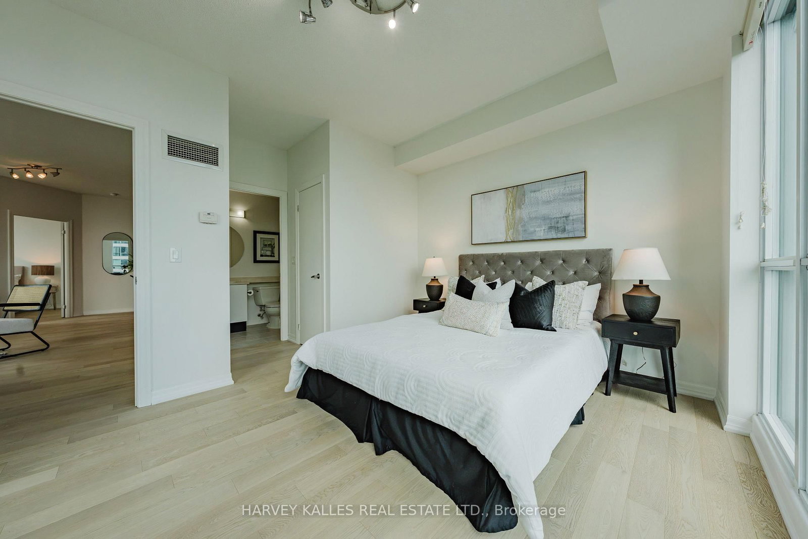 16 Yonge Street, Unit 3211 thumbnail 13