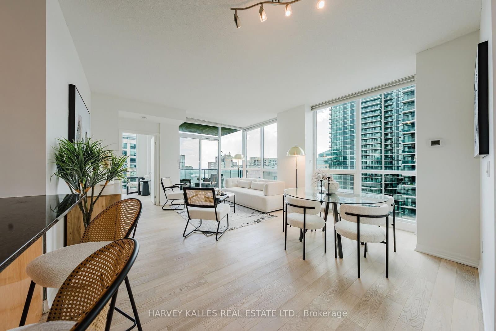 16 Yonge Street, Unit 3211 thumbnail 16