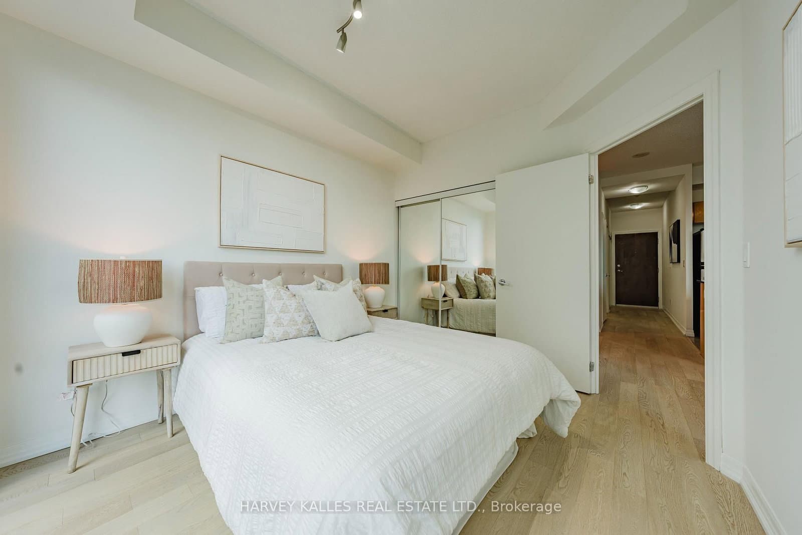 16 Yonge Street, Unit 3211 thumbnail 17