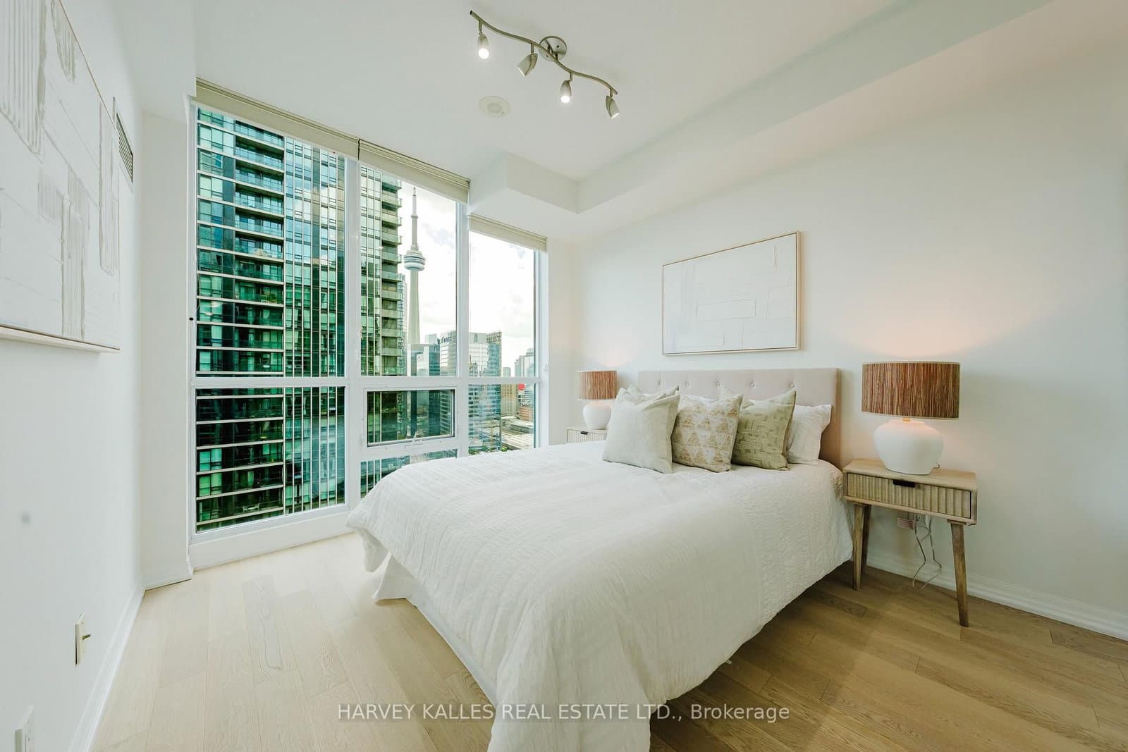 16 Yonge Street, Unit 3211 thumbnail 19