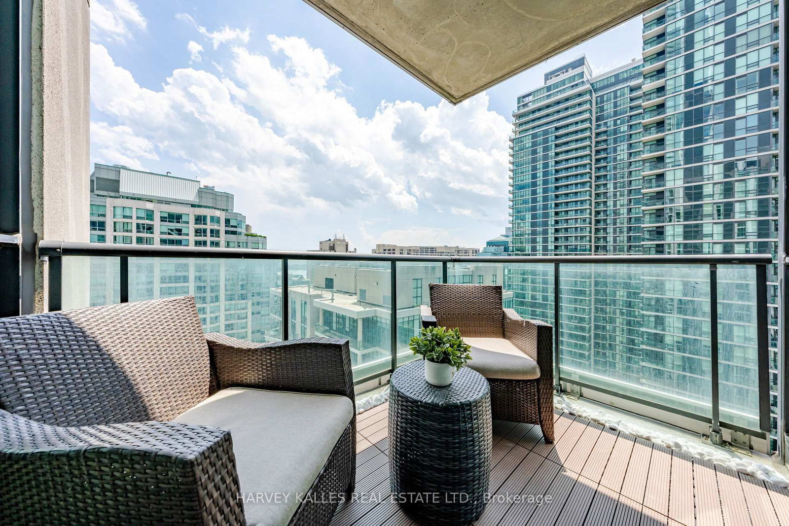 16 Yonge Street, Unit 3211 thumbnail 23