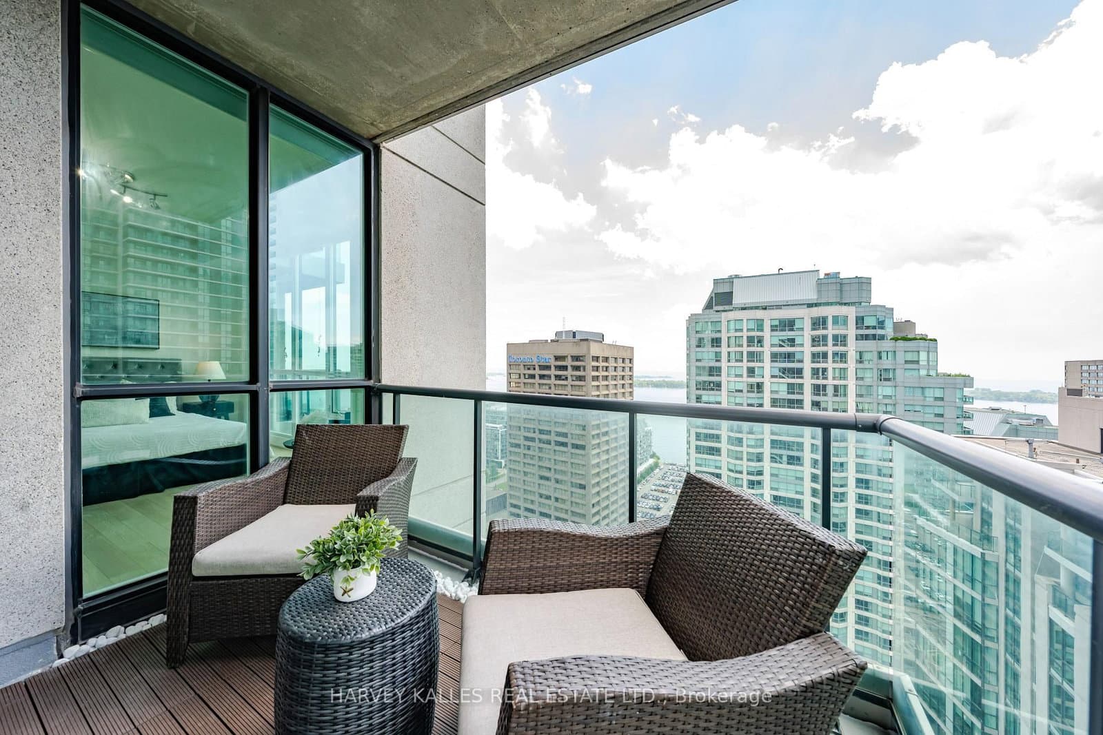 16 Yonge Street, Unit 3211 thumbnail 25